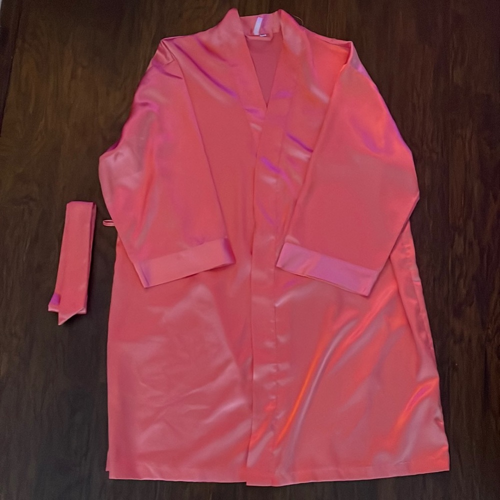 Coral bridesmaid silky robe. Size S/M